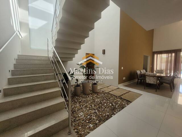 #90 - Casa em condomínio para Venda em Jacareí - SP